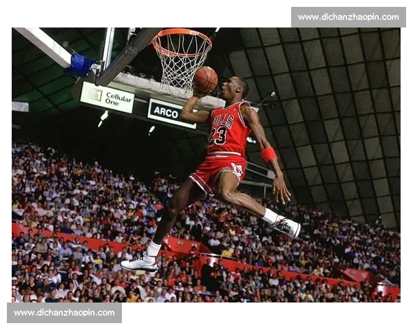 飞跃篮筐的极限挑战全能扣篮动作分析与技巧解析